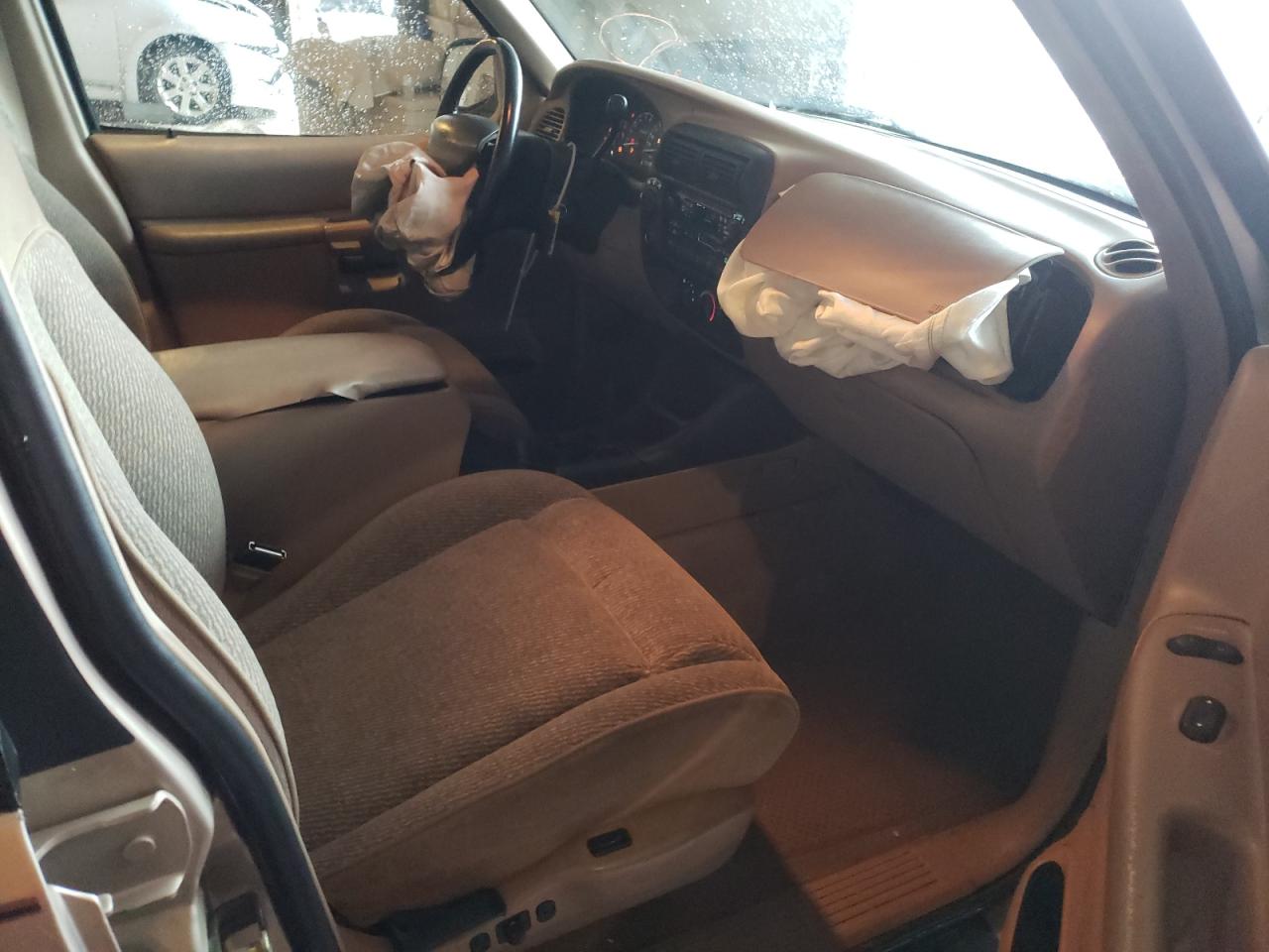 Photo 5 from auction – 1997 FORD EXPLORER E with VIN 1FMDU34E3VZB53774