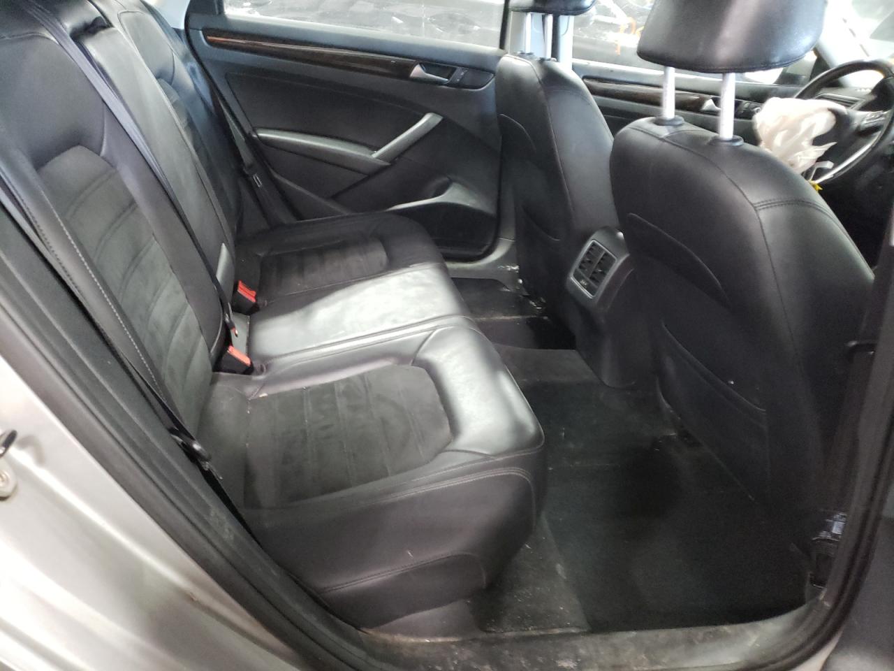 Photo 6 from auction – 2014 VOLKSWAGEN PASSAT SEL with VIN 1VWCS7A3XEC080466
