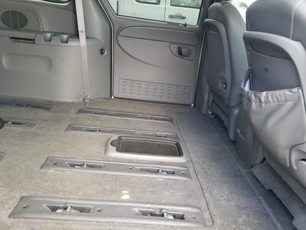 Photo 6 from auction – 2004 DODGE GRAND CARA with VIN 2D8GP44L94R504341