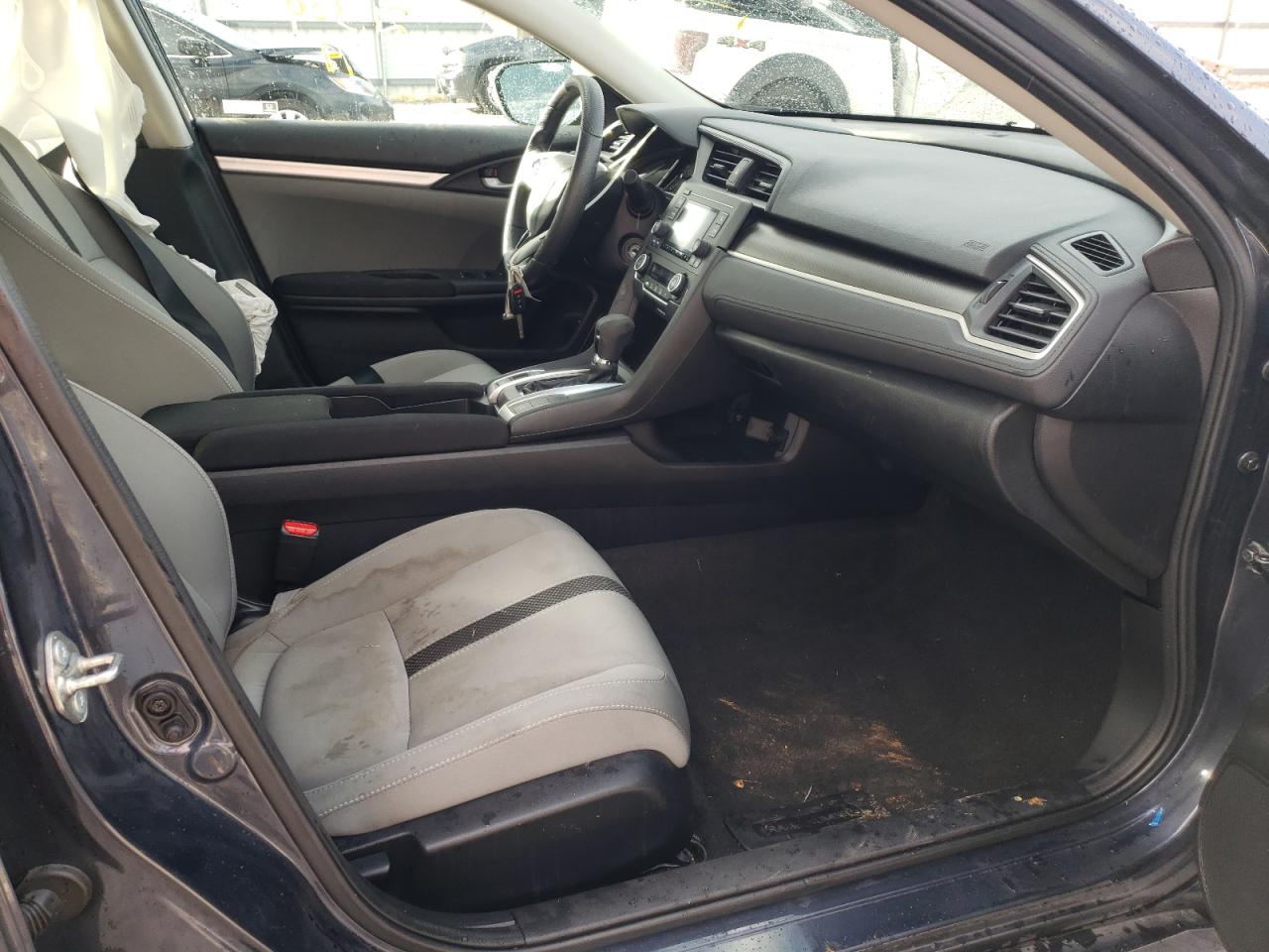 Photo 5 from auction – 2020 HONDA CIVIC LX with VIN 2HGFC2F60LH545688