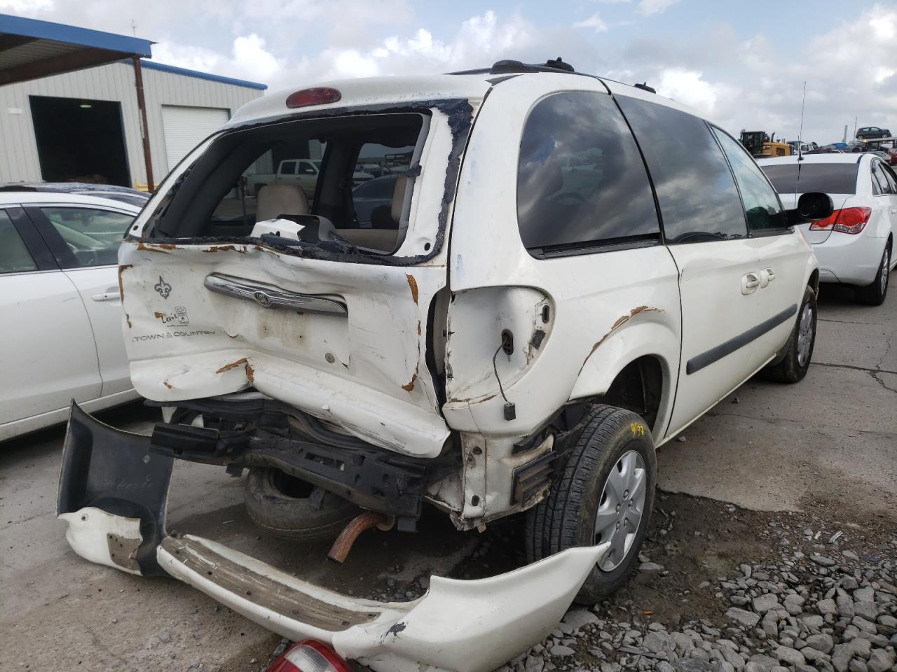 Photo 4 from auction – 2005 CHRYSLER TOWN & COU with VIN 1C4GP45R25B249257