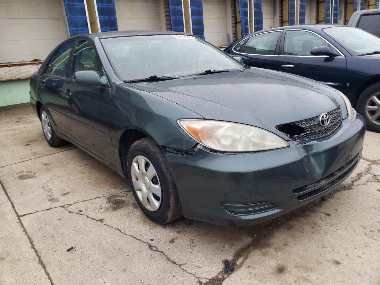 TOYOTA CAMRY LE 2002 with VIN 4T1BE32K52U526805 - Photo from auction