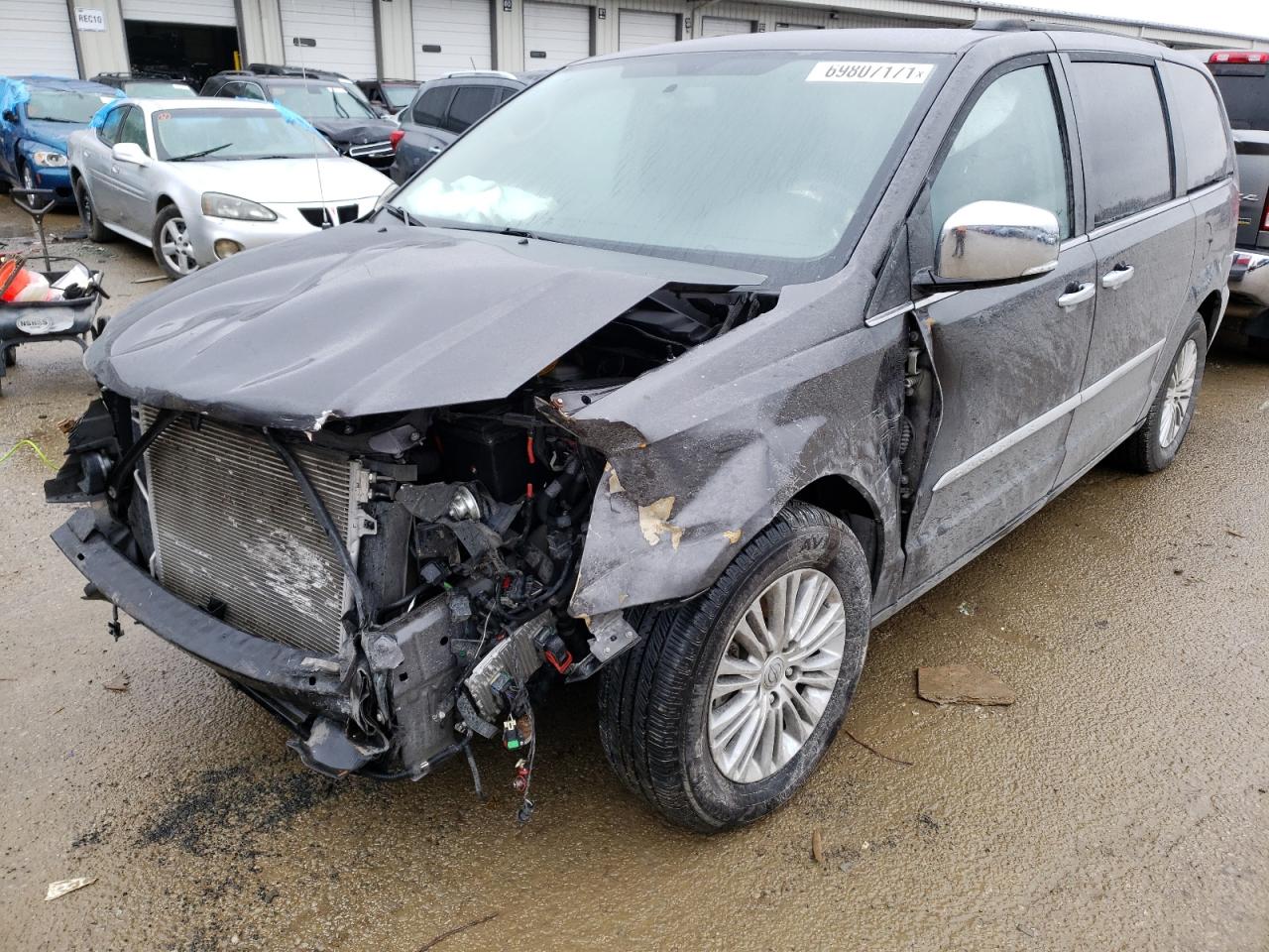 Photo 2 from auction – 2015 CHRYSLER TOWN & COU with VIN 2C4RC1CG2FR554619