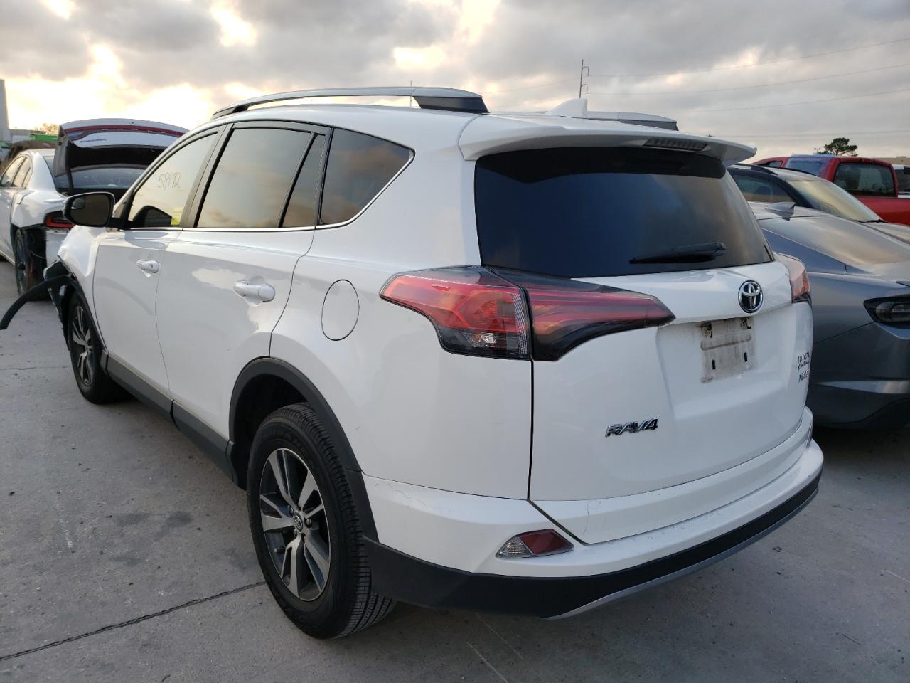 Photo 3 from auction – 2017 TOYOTA RAV-4 with VIN 2T3WFREVXHW379629