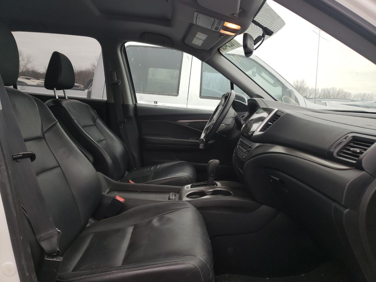 Photo 5 from auction – 2017 HONDA PILOT EXLN with VIN 5FNYF6H77HB006641