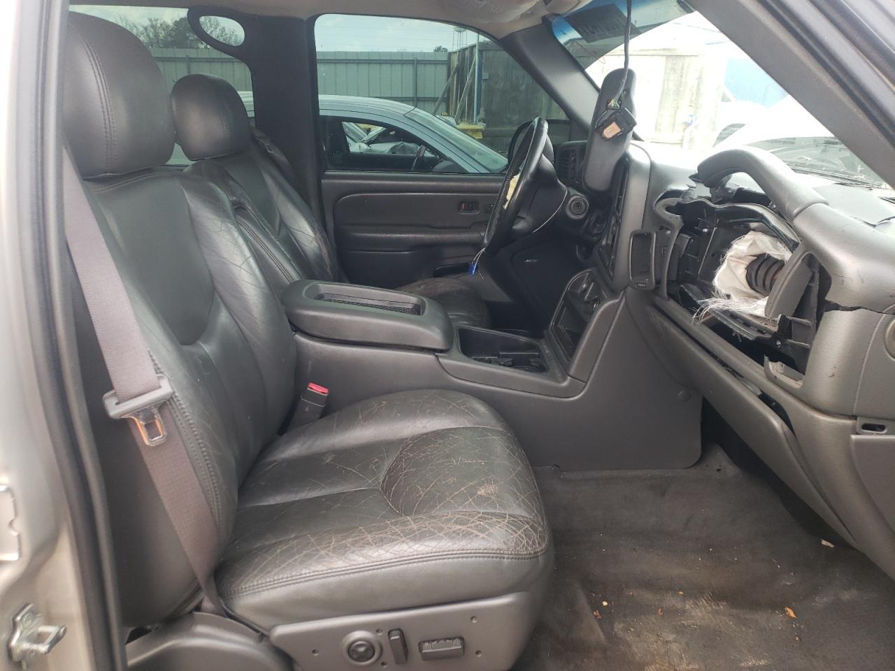 Photo 5 from auction – 2004 CHEVROLET AVALANCHE with VIN 3GNEK12TX4G244549