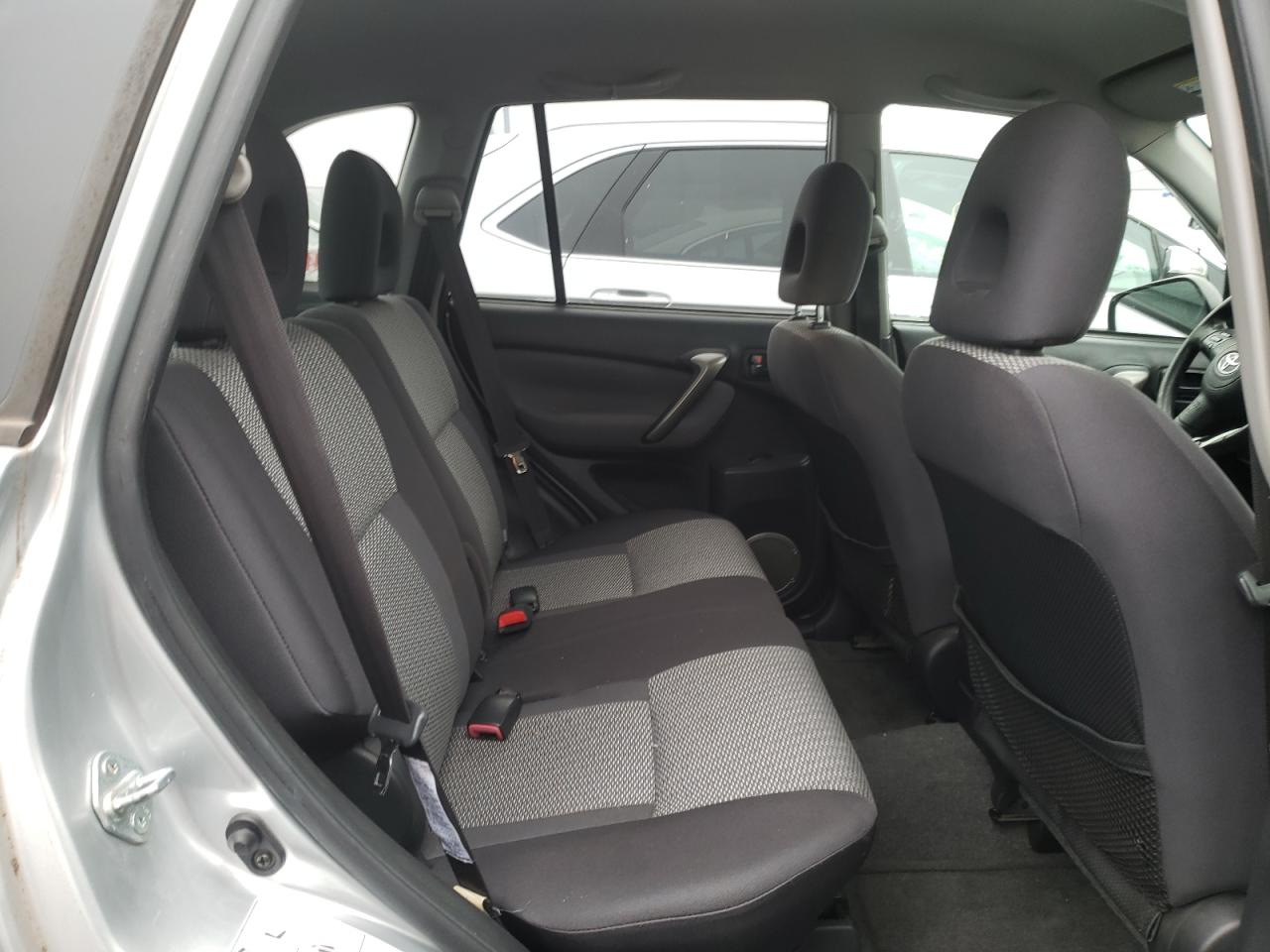 Photo 6 from auction – 2005 TOYOTA RAV4 with VIN JTEHD20V156030302
