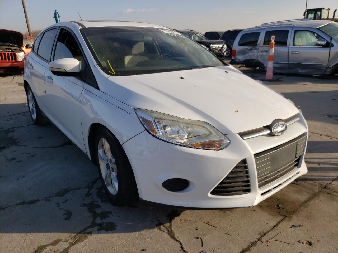 FORD FOCUS SE 2014 مع رقم تعريف المركبة 1FADP3K29EL233822 - صورة من المزاد