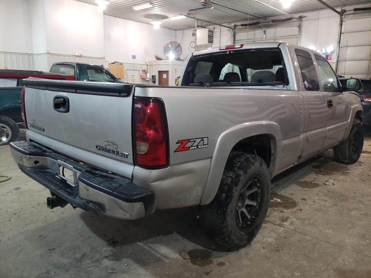 Photo 4 from auction – 2005 CHEVROLET SILVERADO with VIN 2GCEK19BX51320111