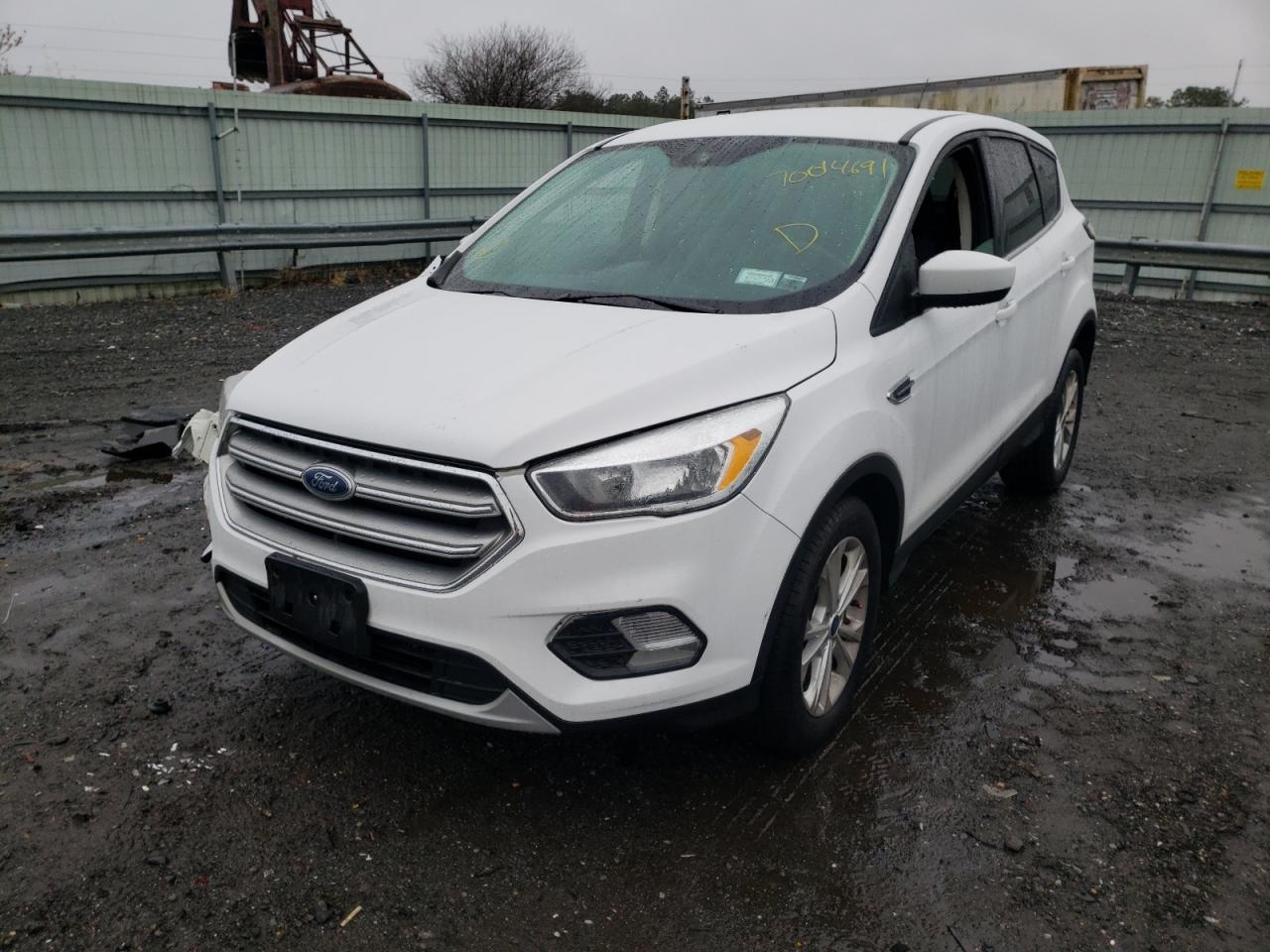 Photo 2 from auction – 2017 FORD ESCAPE SE with VIN 1FMCU9GD1HUE49203