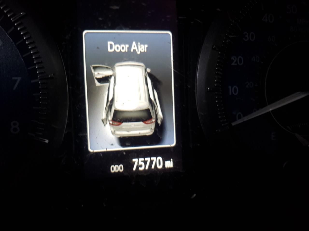 Photo 8 from auction – 2018 TOYOTA SIENNA LE with VIN 5TDKZ3DC9JS904836