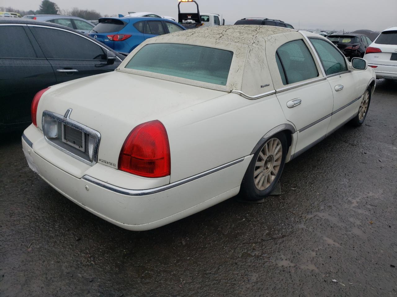 Photo 4 from auction – 2004 LINCOLN TOWN CAR E with VIN 1LNHM81WX4Y678282
