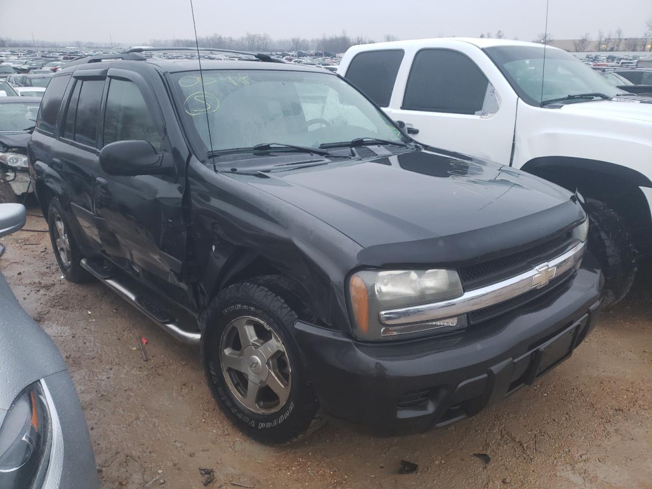 CHEVROLET TRAILBLAZE 2005 with VIN 1GNDT13S452187077 - Photo from auction