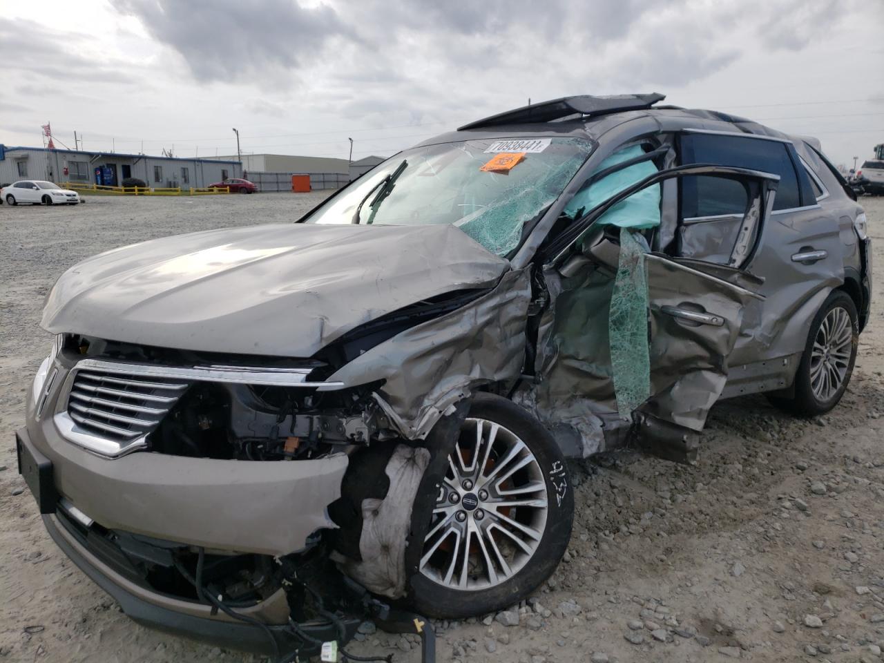 Photo 2 from auction – 2016 LINCOLN MKX RESERV with VIN 2LMTJ8LR4GBL86532