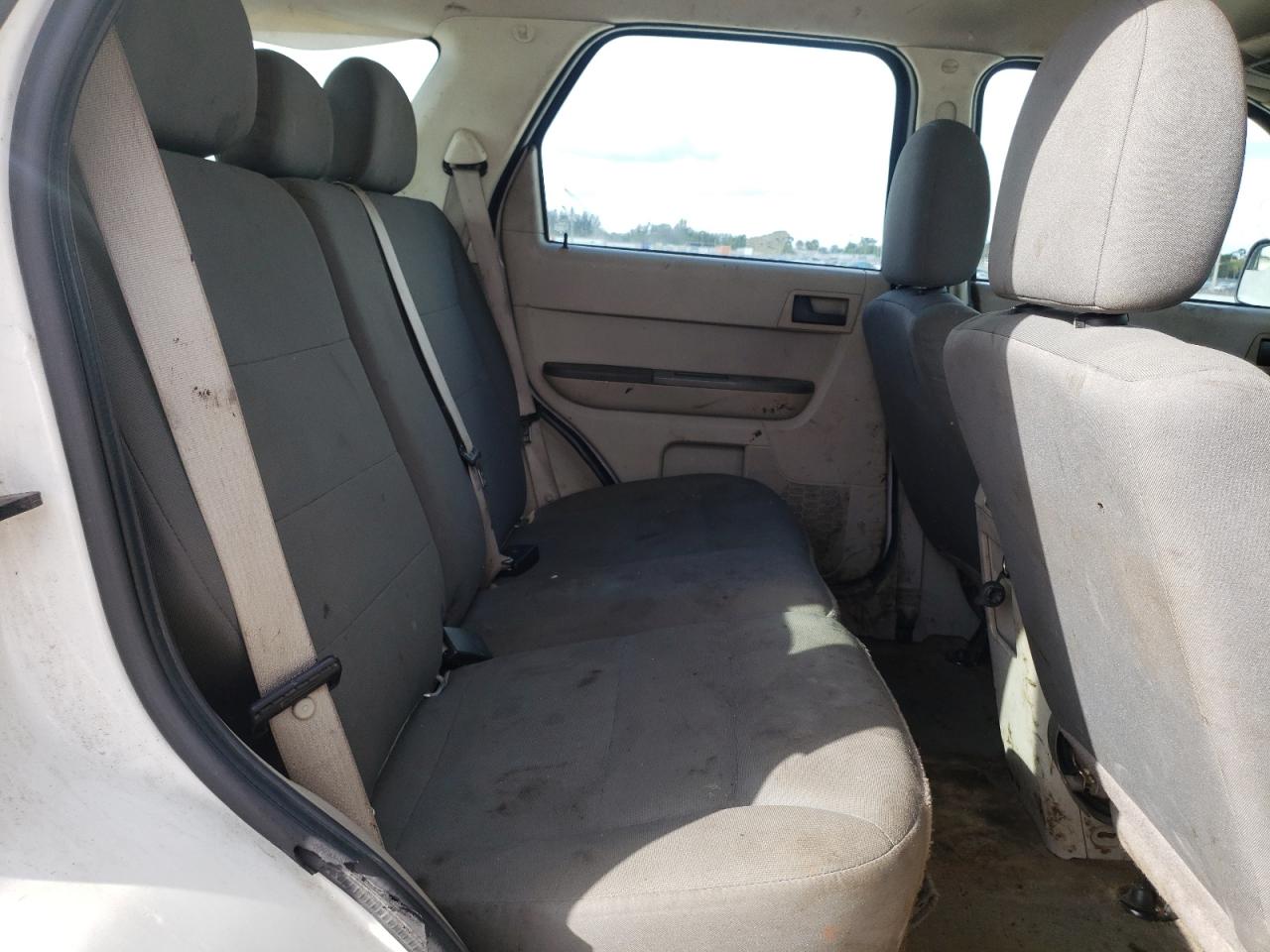Photo 6 from auction – 2011 FORD ESCAPE XLS with VIN 1FMCU0C77BKB70501