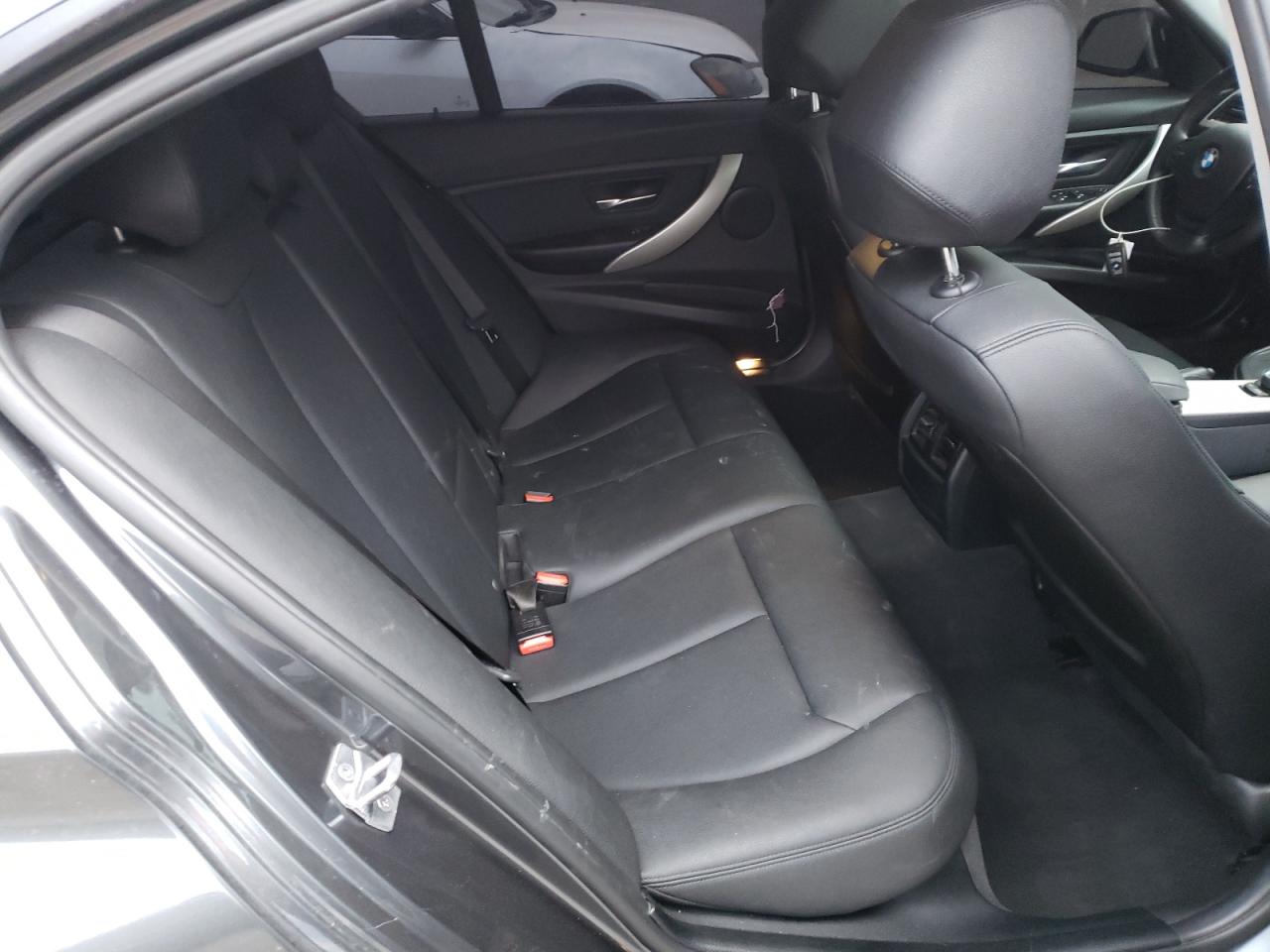 Photo 6 from auction – 2017 BMW 320 I with VIN WBA8A9C57HK620384