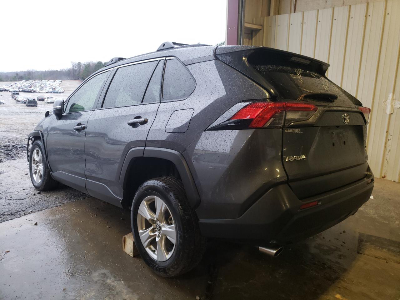 Photo 3 from auction – 2020 TOYOTA RAV4 XLE with VIN JTMP1RFV2LD059132