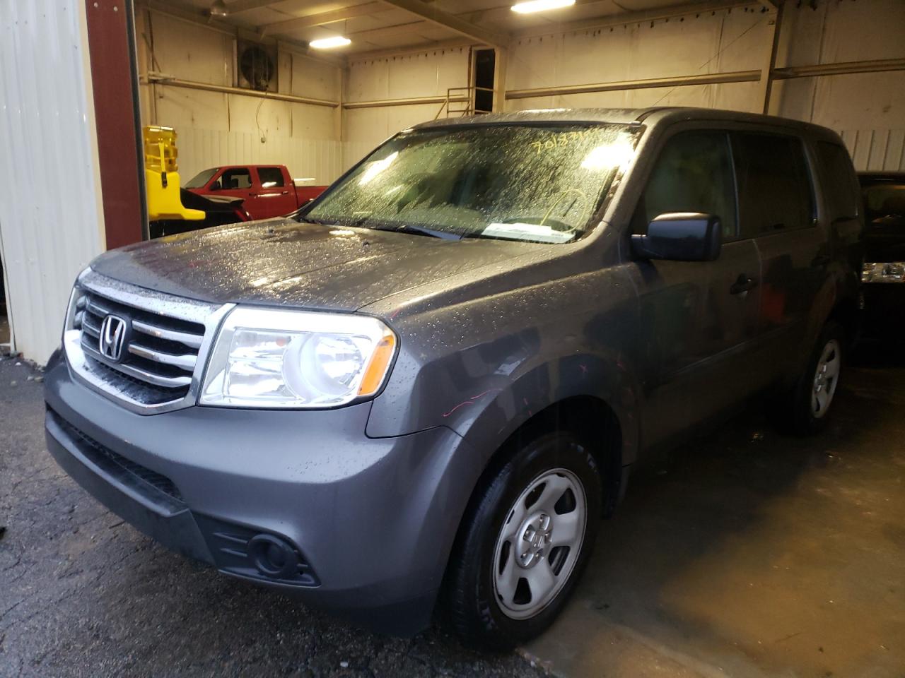 Photo 2 from auction – 2013 HONDA PILOT LX with VIN 5FNYF4H24DB050437