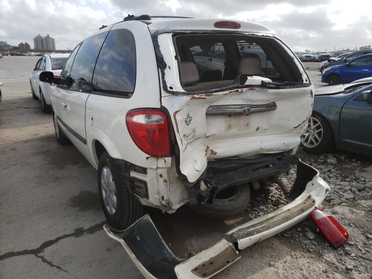 Photo 3 from auction – 2005 CHRYSLER TOWN & COU with VIN 1C4GP45R25B249257