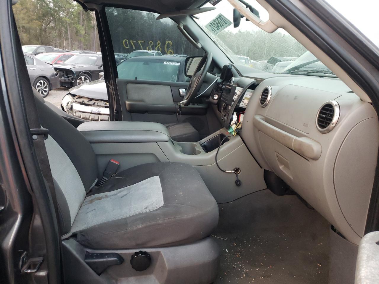 Photo 5 from auction – 2004 FORD EXPEDITION with VIN 1FMRU15W84LA03632