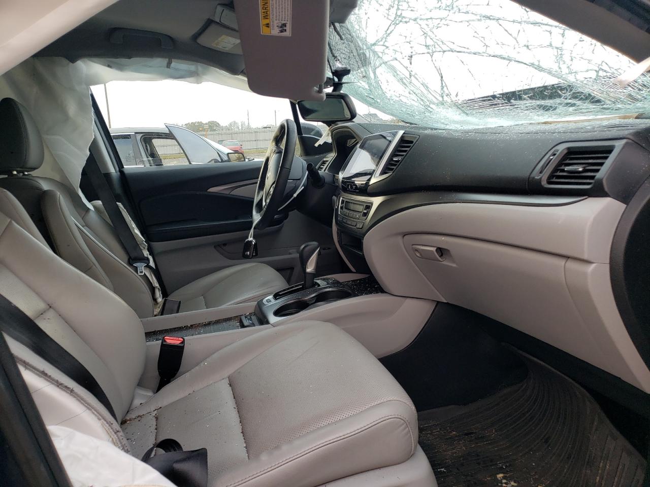 Photo 5 from auction – 2017 HONDA RIDGELINE with VIN 5FPYK2F64HB005775