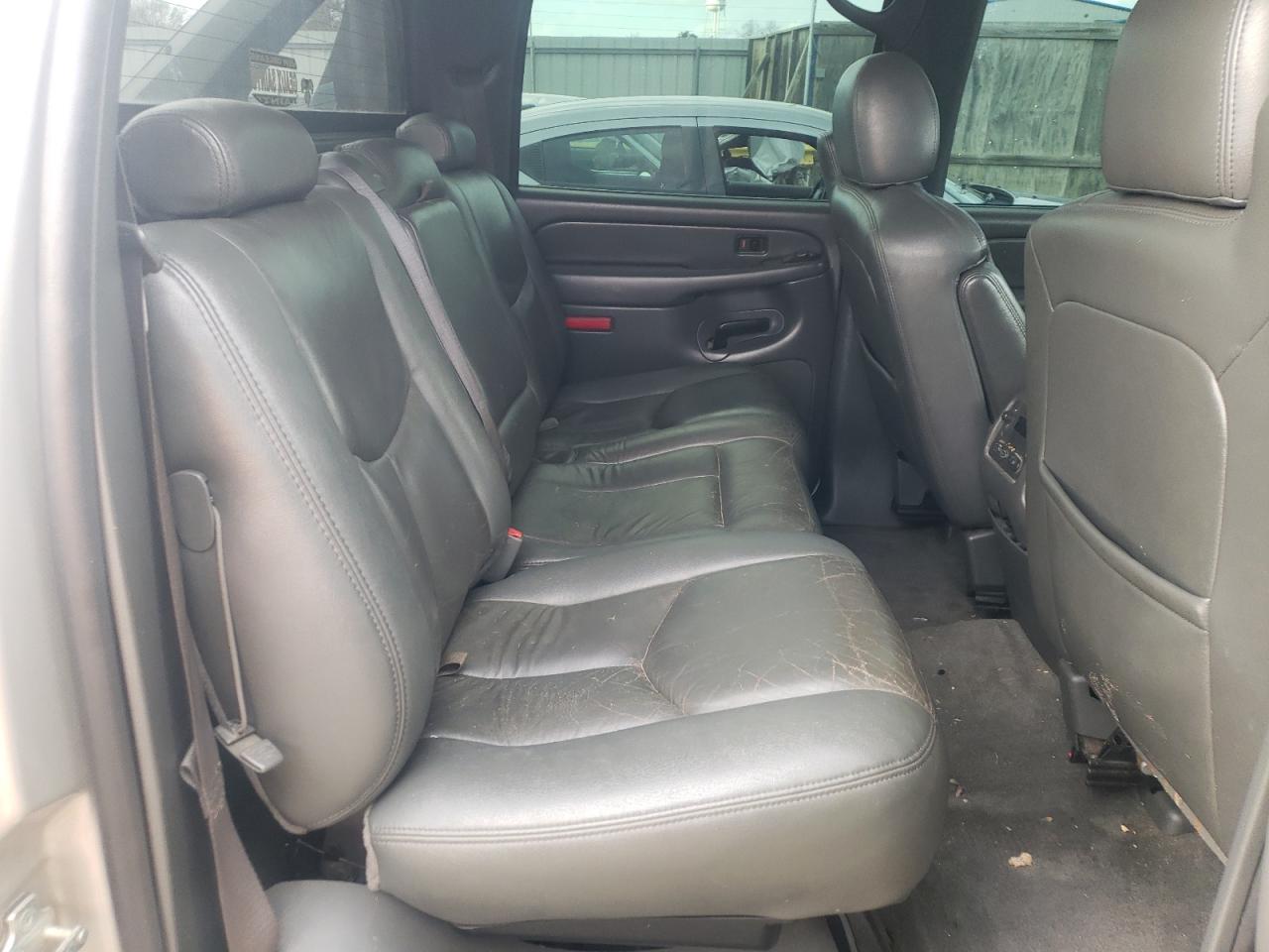 Photo 6 from auction – 2004 CHEVROLET AVALANCHE with VIN 3GNEK12TX4G244549