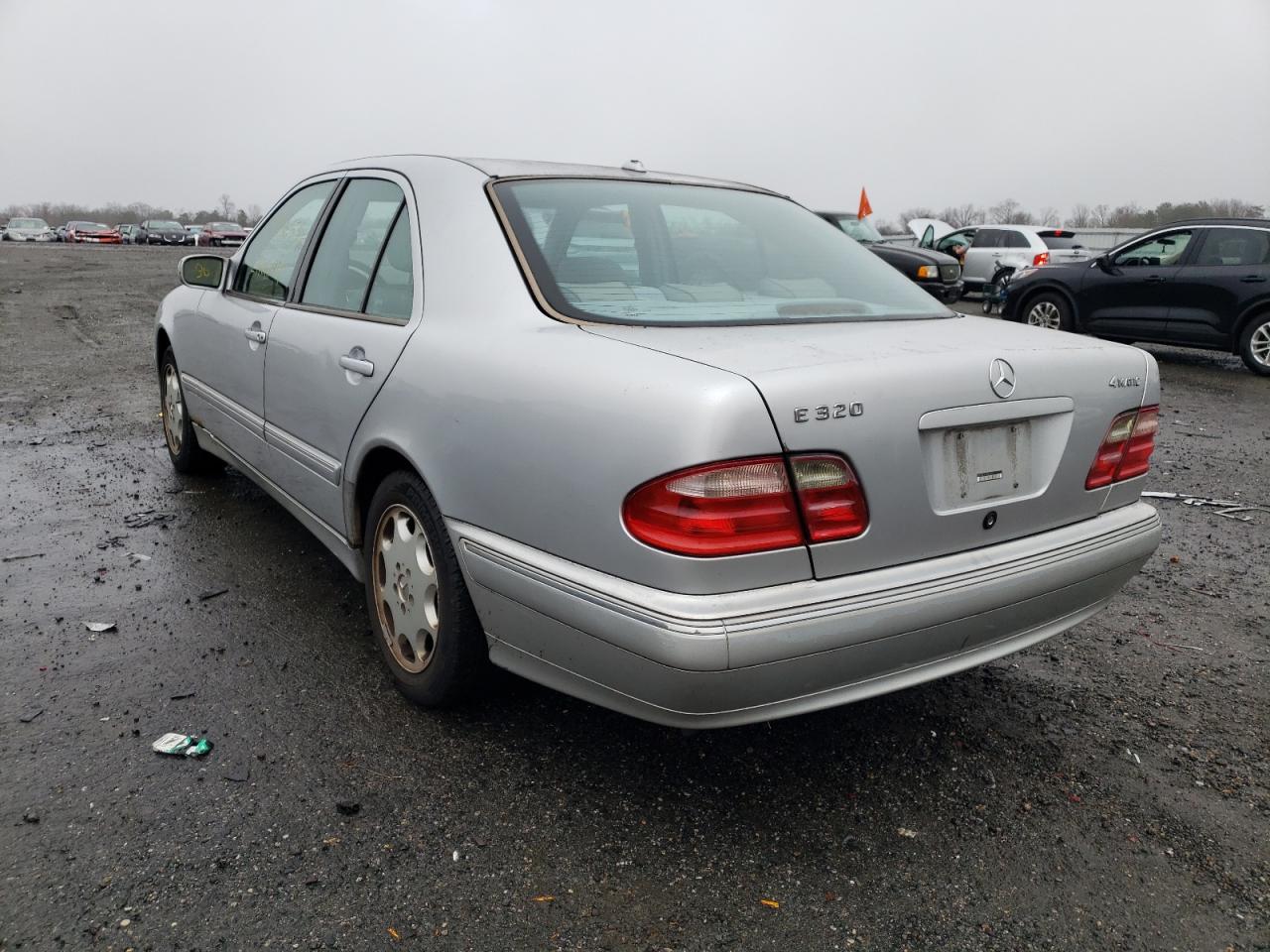 Photo 3 from auction – 2001 MERCEDES-BENZ E-CLASS with VIN WDBJF82J61X051971