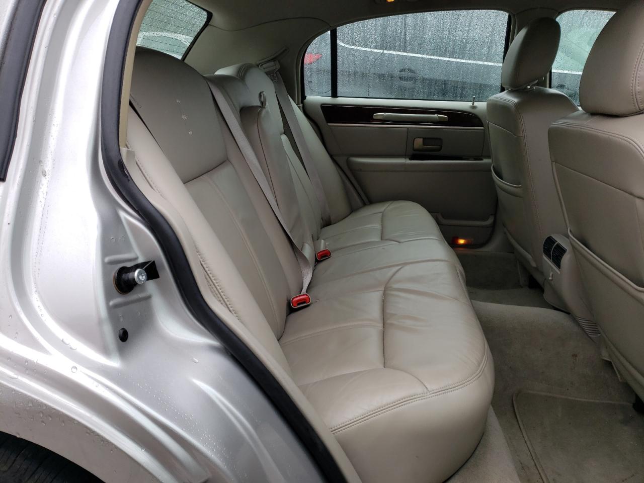 Photo 6 from auction – 2009 LINCOLN TOWNCAR with VIN 2LNHM82V49X600397