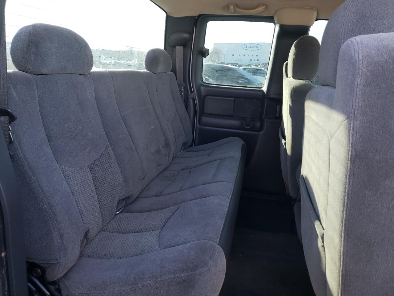 Photo 6 from auction – 2005 CHEVROLET SILVERADO with VIN 1GCEC19VX5Z120229