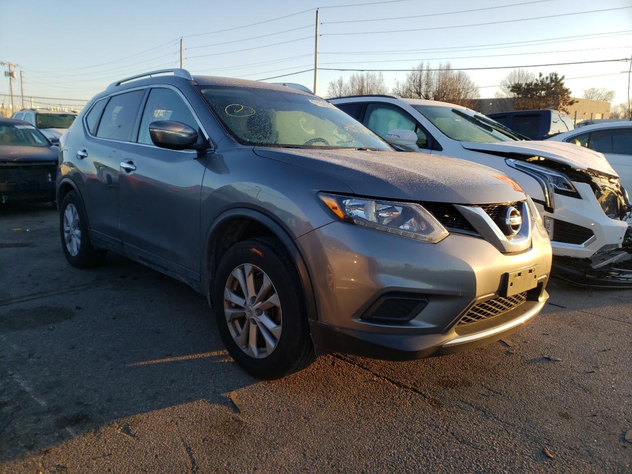 NISSAN ROGUE S 2015 with VIN KNMAT2MVXFP512037 - Photo from auction
