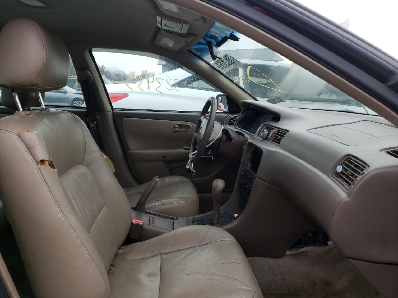 Photo 5 from auction – 2000 TOYOTA CAMRY LE with VIN 4T1BF22K7YU956853