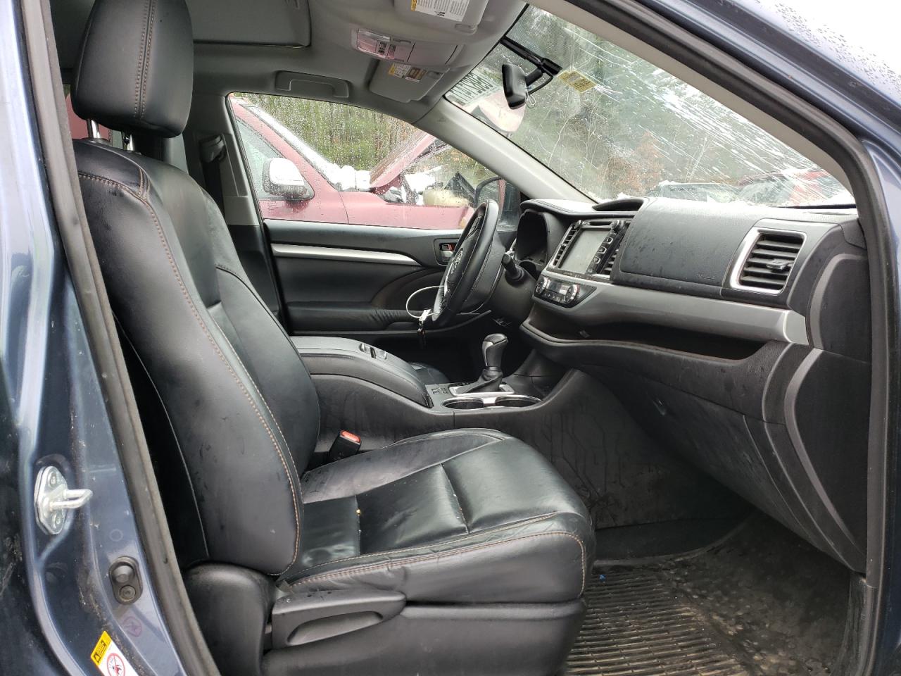 Photo 5 from auction – 2016 TOYOTA HIGHLANDER with VIN 5TDJKRFH5GS261423