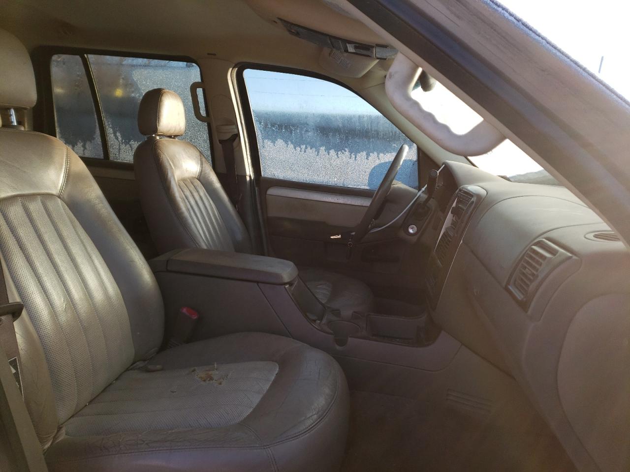 Фото 5 с аукциона – 2002 MERCURY MOUNTAINEE с VIN 4M2DU66W12ZJ38353