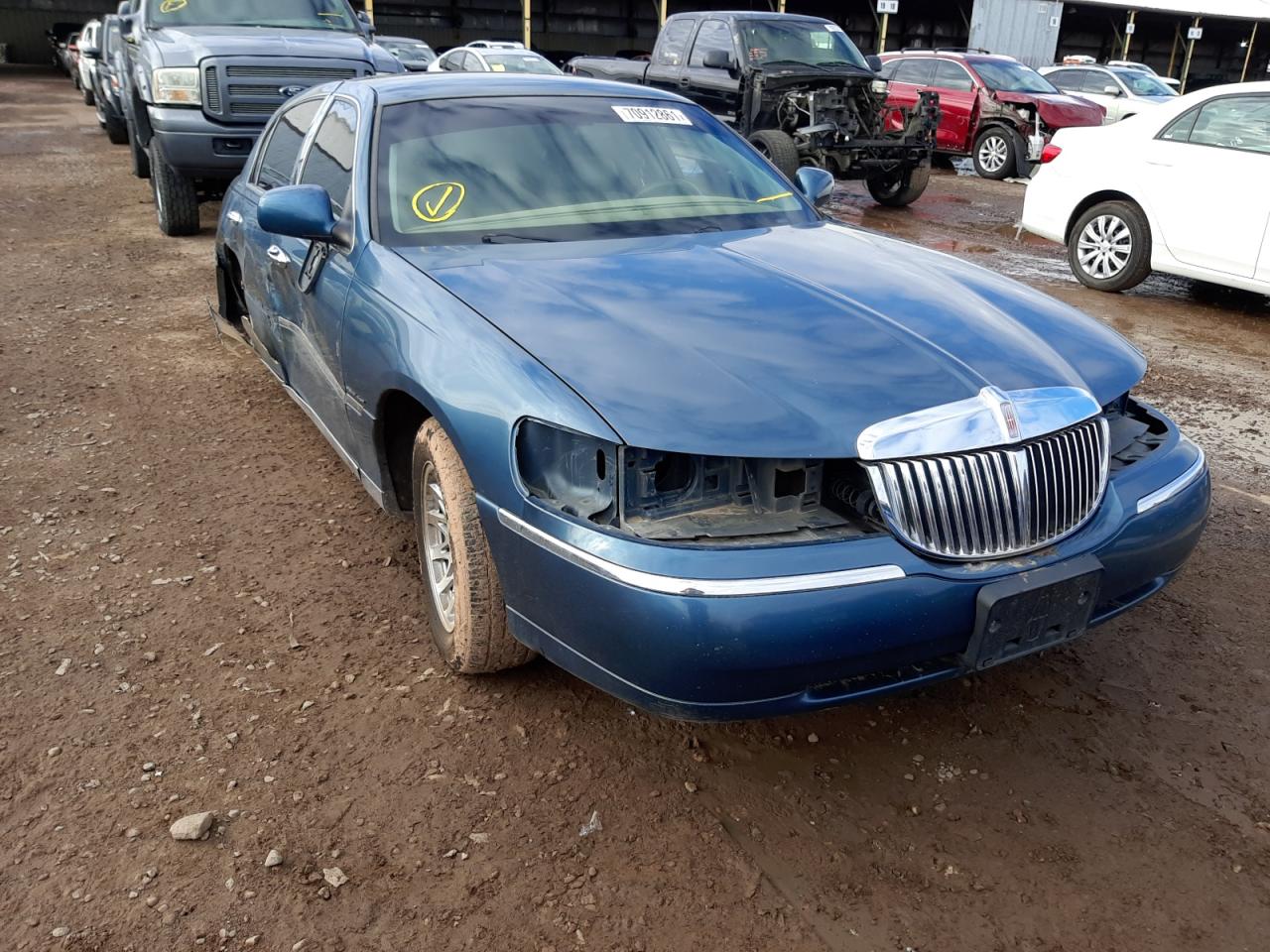 LINCOLN TOWN CAR E 2001 with VIN 1LNHM81W01Y738369 - Photo from auction