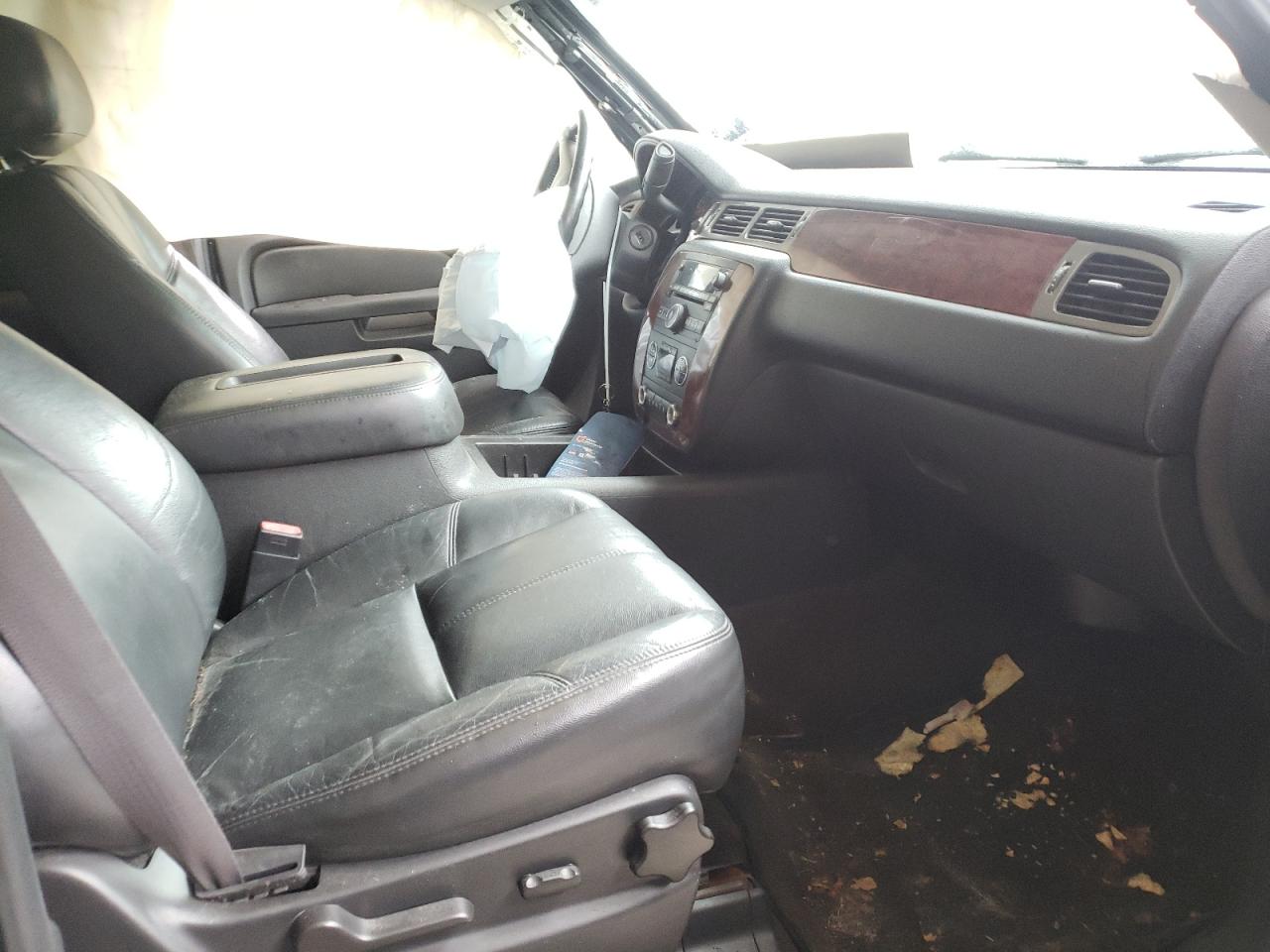 Photo 5 from auction – 2011 CHEVROLET AVALANCHE with VIN 3GNMCFE01BG351851