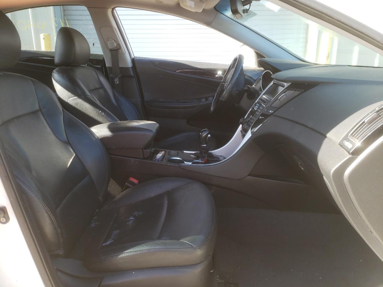 Photo 5 from auction – 2011 HYUNDAI SONATA SE with VIN 5NPEC4AC6BH124793