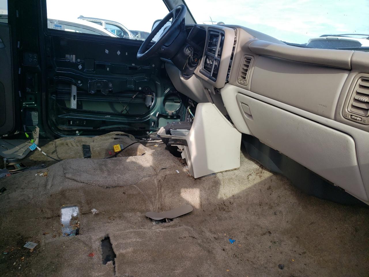 Photo 5 from auction – 2001 CHEVROLET SUBURBAN K with VIN 1GNFK16TX1J261277