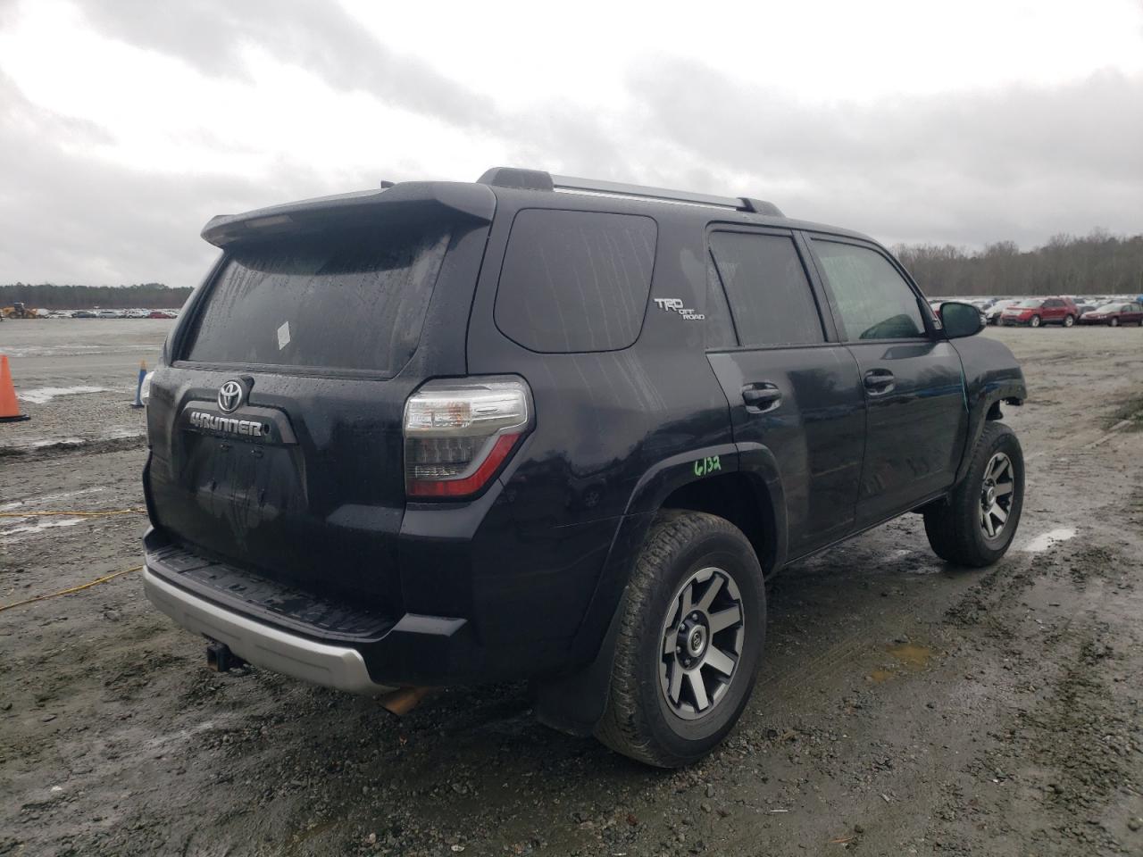 Photo 4 from auction – 2018 TOYOTA 4RUNNER SR with VIN JTEBU5JRXJ5575908