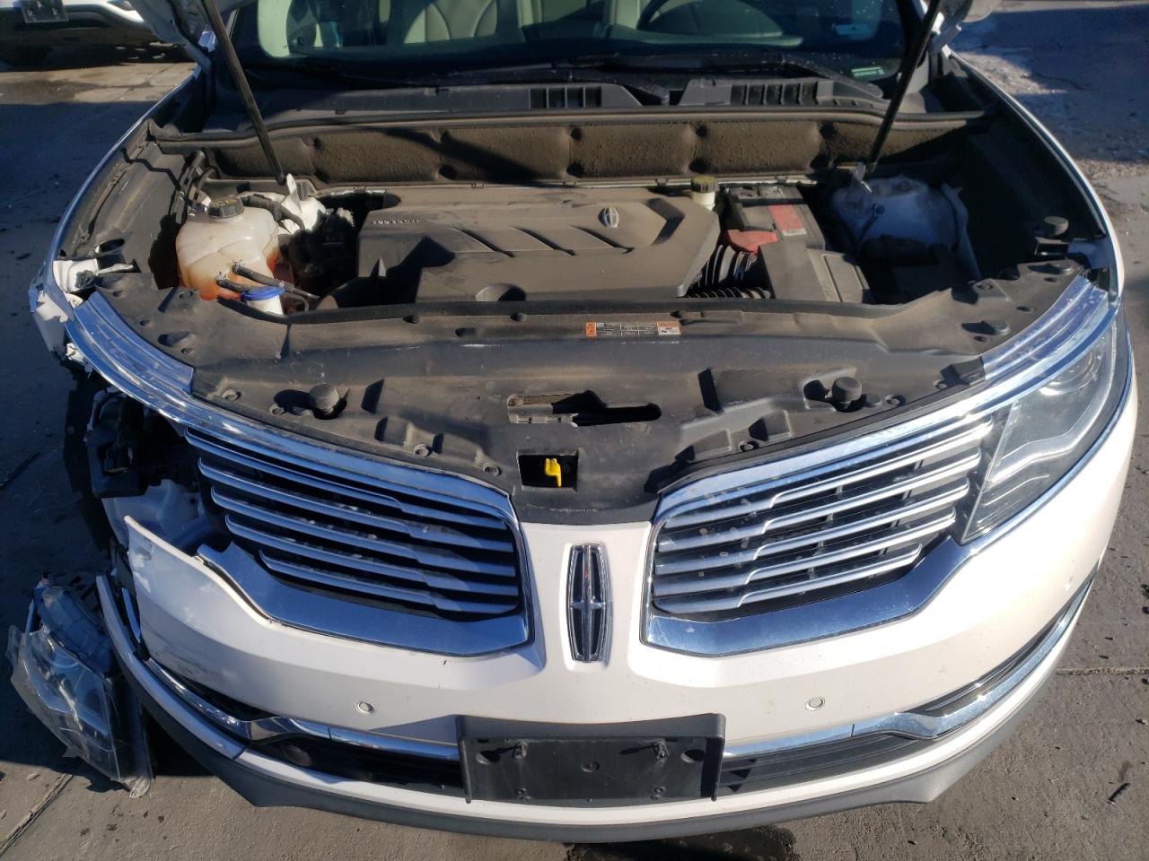 Photo 7 from auction – 2016 LINCOLN MKX RESERV with VIN 2LMTJ8LPXGBL57292