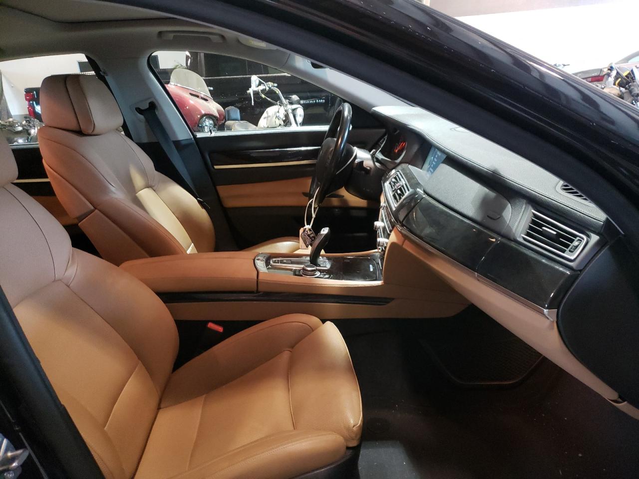 Photo 5 from auction – 2012 BMW 740 I with VIN WBAKA4C54CC613467