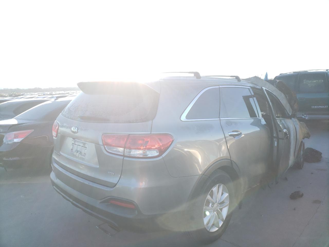 Photo 4 from auction – 2016 KIA SORENTO LX with VIN 5XYPG4A35GG039097