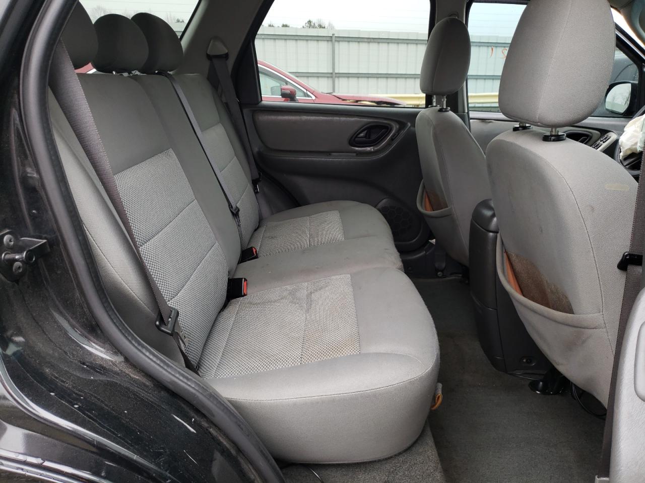 Photo 6 from auction – 2005 FORD ESCAPE XLT with VIN 1FMCU03155KE15621