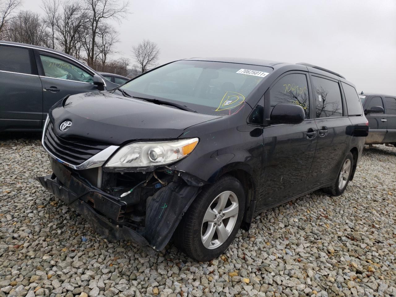 Photo 2 from auction – 2013 TOYOTA SIENNA LE with VIN 5TDKK3DC2DS375285