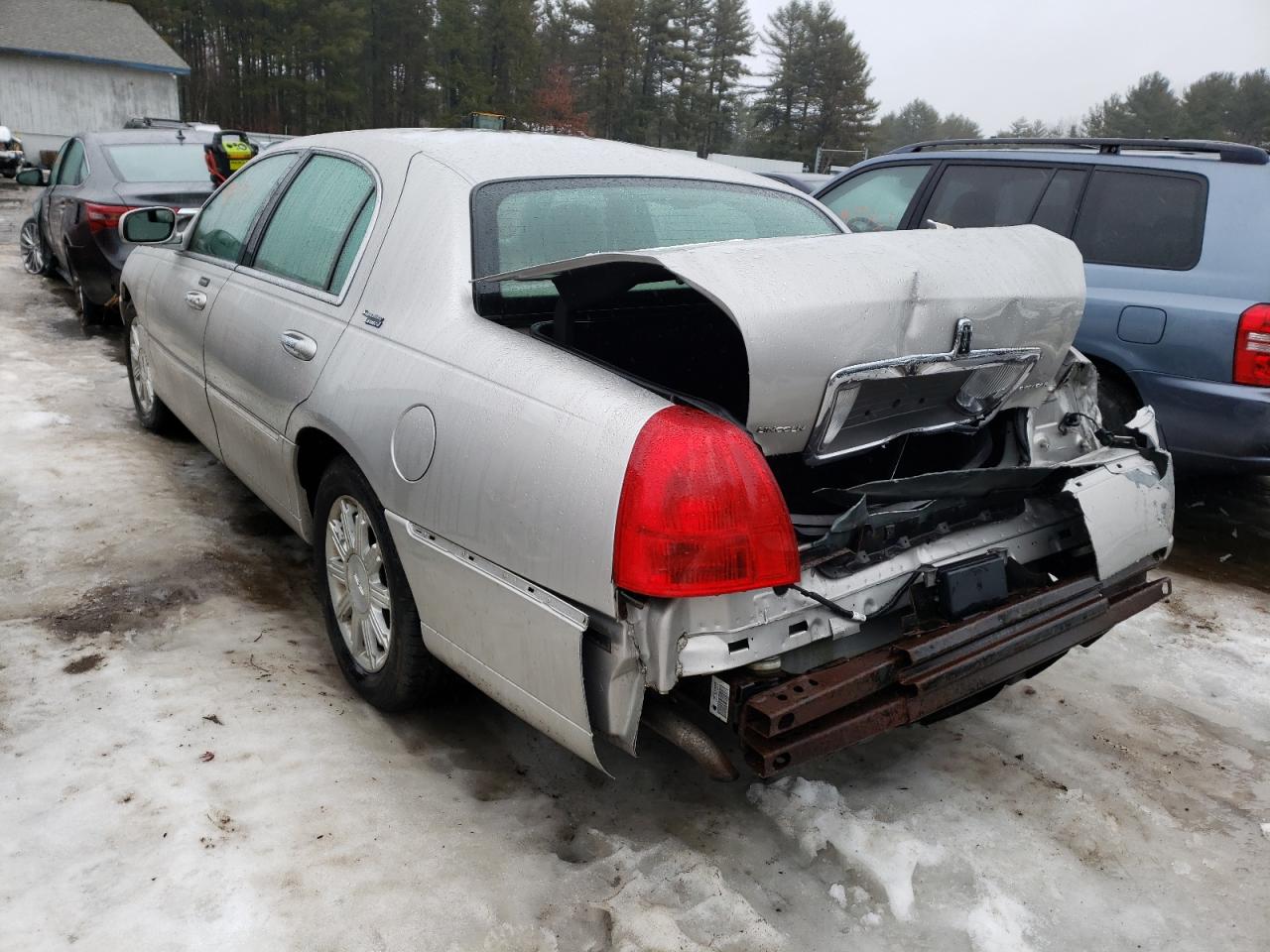 Photo 3 from auction – 2009 LINCOLN TOWNCAR with VIN 2LNHM82V49X600397