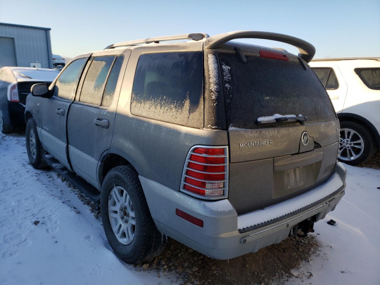 Photo 3 from auction – 2002 MERCURY MOUNTAINEE with VIN 4M2DU66W12ZJ38353