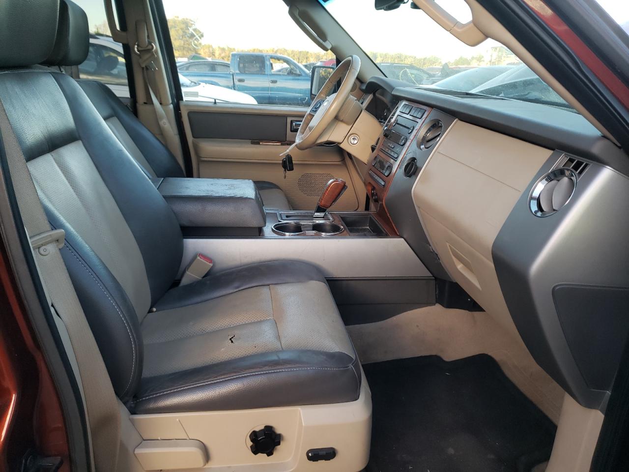 Photo 5 from auction – 2007 FORD EXPEDITION with VIN 1FMFU17507LA99154
