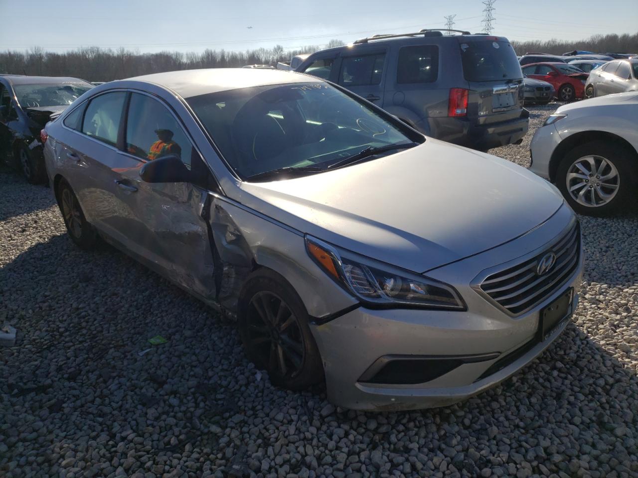 HYUNDAI SONATA SE 2017 with VIN 5NPE24AF2HH564872 - Photo from auction