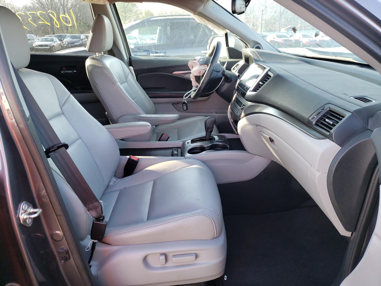 Photo 5 from auction – 2017 HONDA PILOT EXLN with VIN 5FNYF6H71HB030112