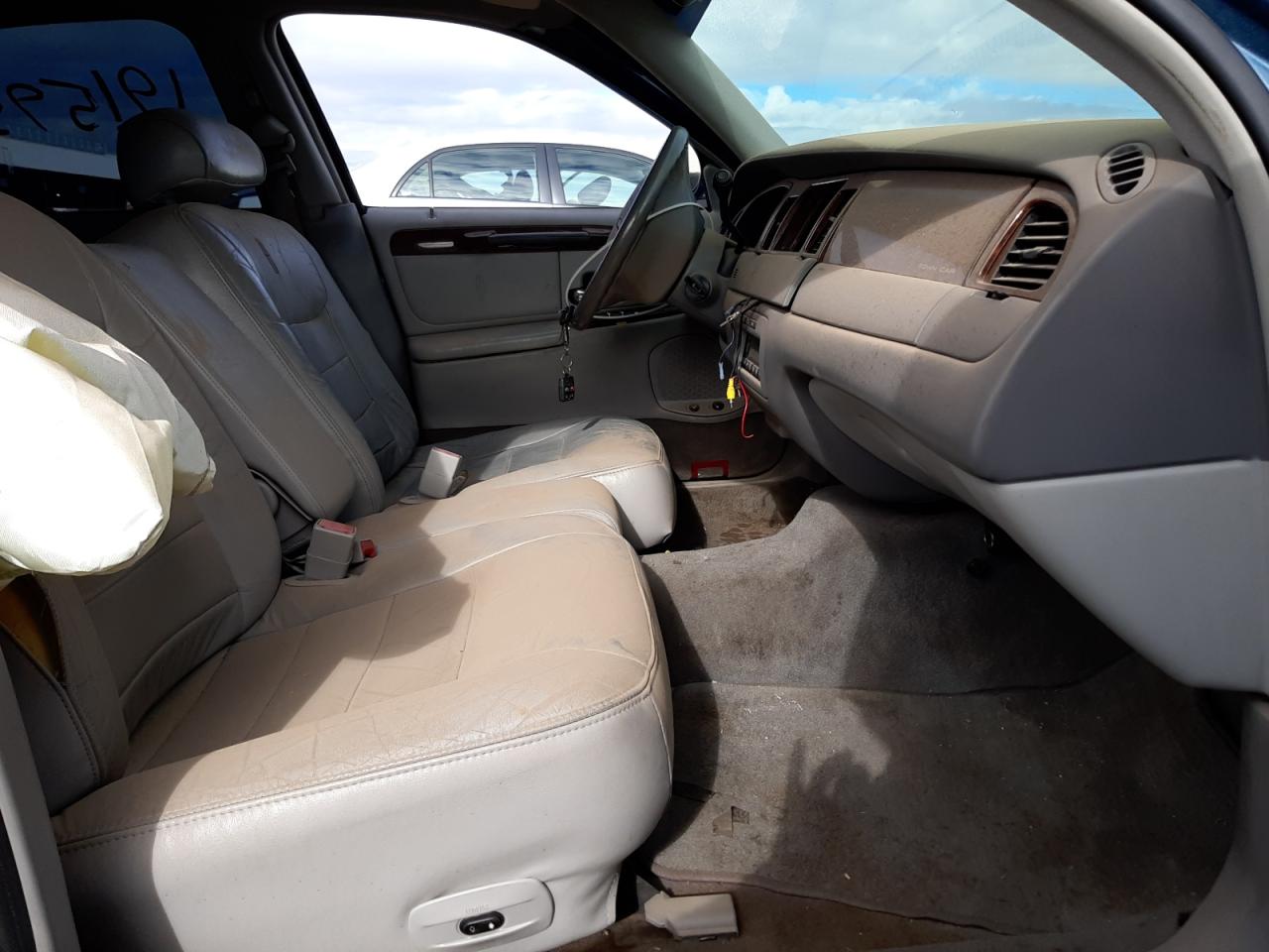 Photo 5 from auction – 2001 LINCOLN TOWN CAR E with VIN 1LNHM81W01Y738369