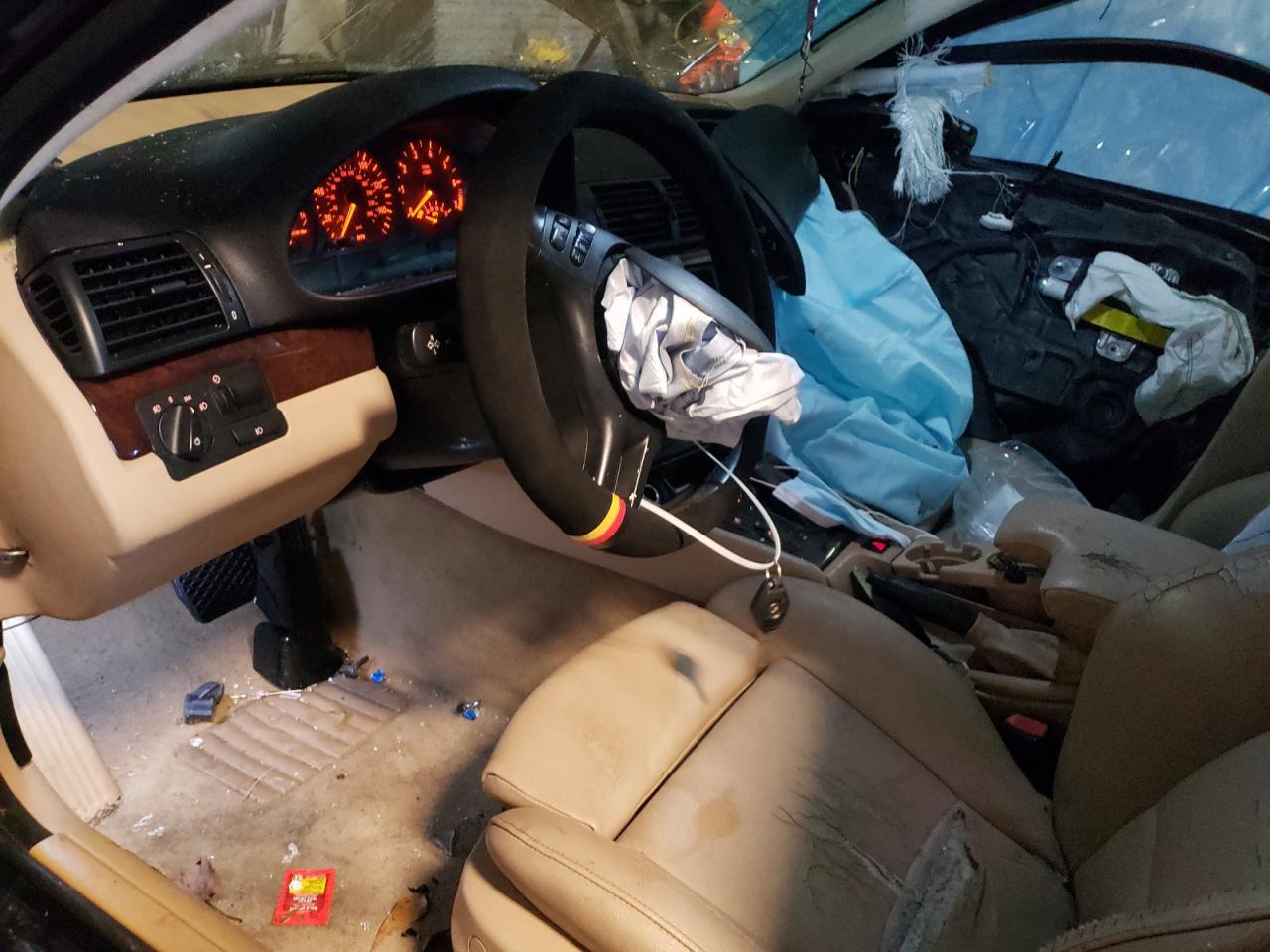Foto 5 de la subasta – 2005 BMW 325 I con VIN WBAEV33465KW17662